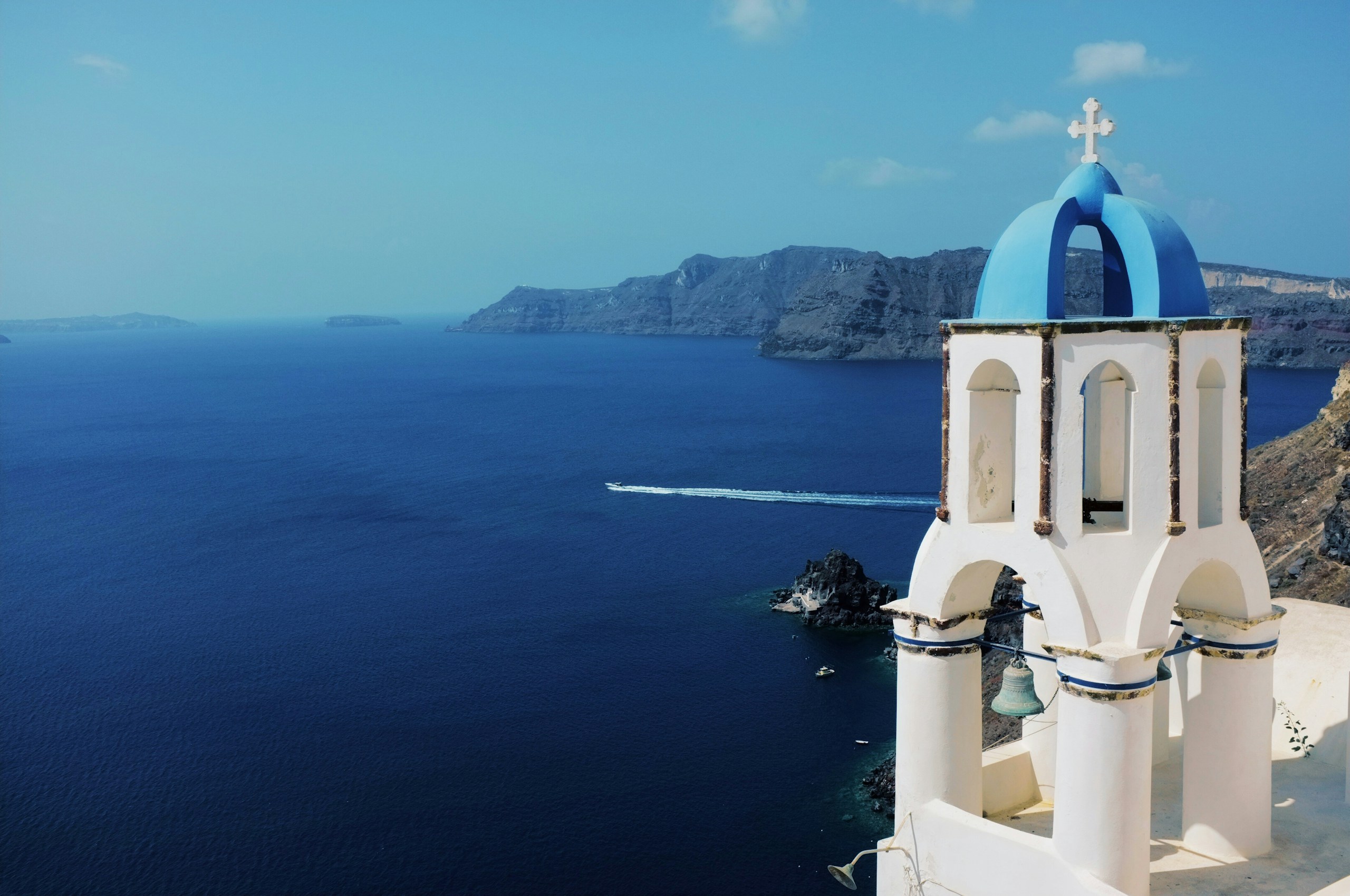 Santorini whitewashed buildings and Aegean Sea.